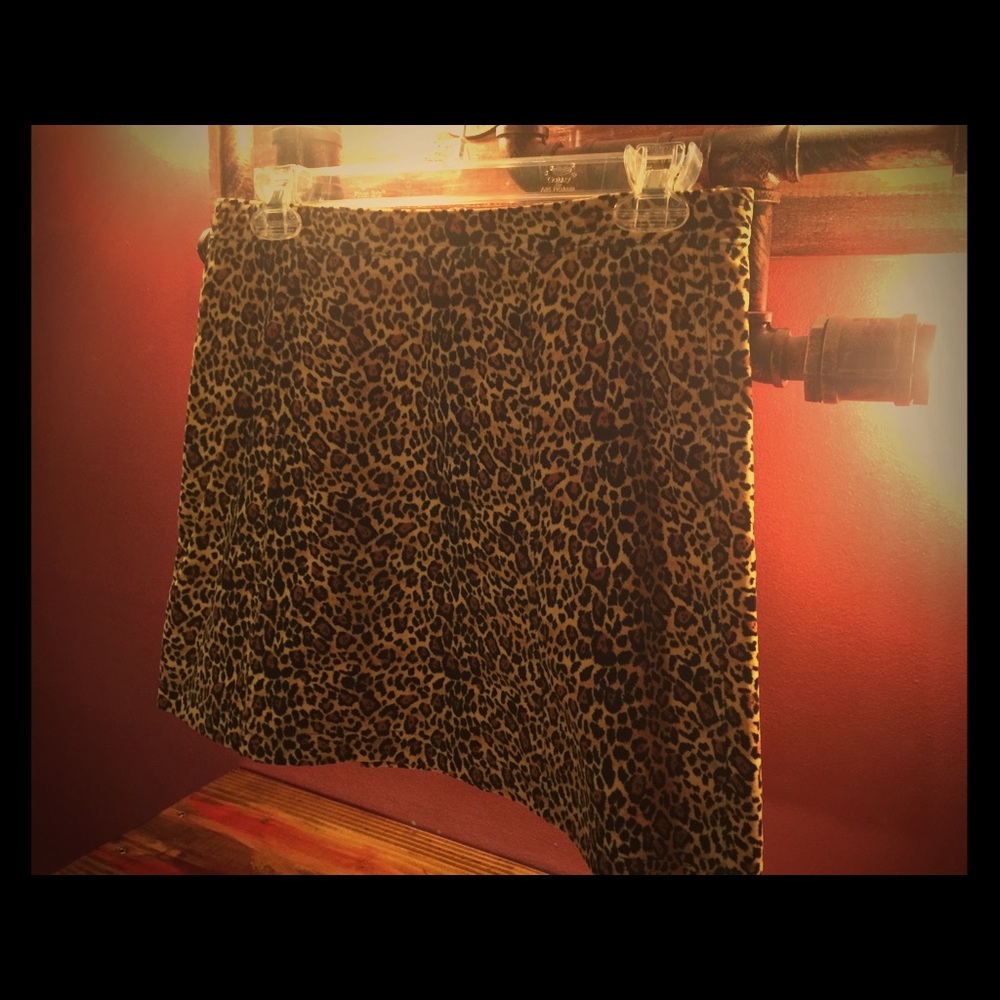 Betsey Johnson leopard print skirt - size Large
